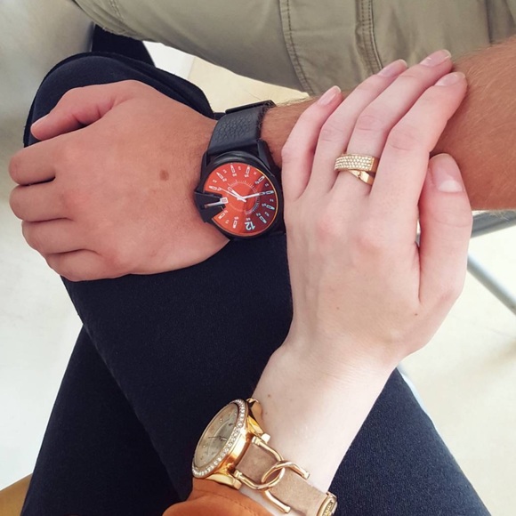 MICHAEL KORS • Gold Brilliance Crossover Ring - Picture 2 of 7